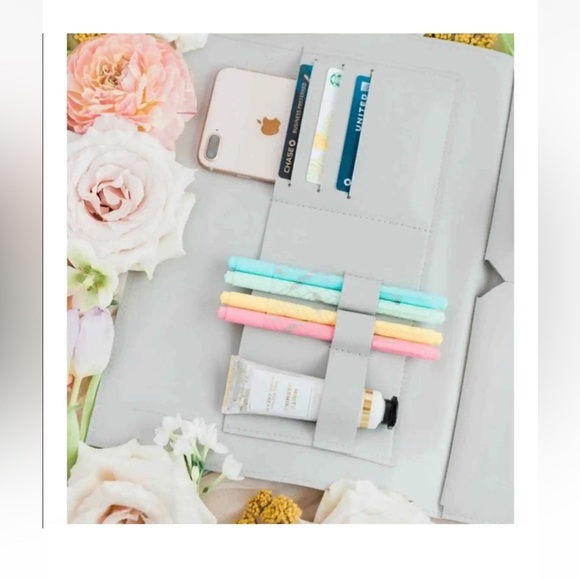 NWT Glass Ladder & Co. Megan Portfolio Clutch - Gray - Picture 3 of 13